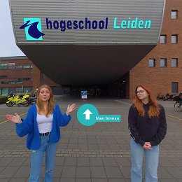 Studenten helpen je op weg tijdens de virtuele rondleiding door Hogeschool Leiden.