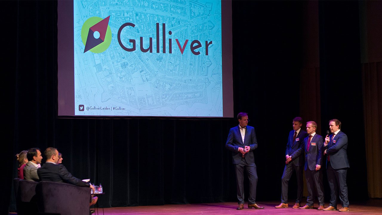 Studenten Commerciële Economie presenteren hun bedrijf Zero Square tijdens het event voor beste studentondernemers van Leiden.