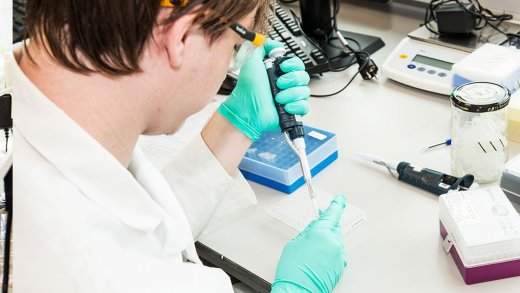 studenten genome-based health in laboratorium