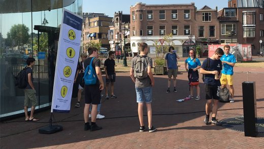 Verschillende studenten verzamelen voor de EL-CID