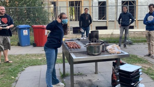 Foto van een barbecue van studievereniging Syntax