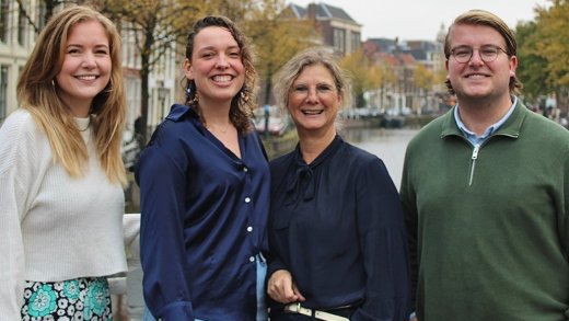Groepsfoto samen met de andere bestuursleden van Stichting PraatErover