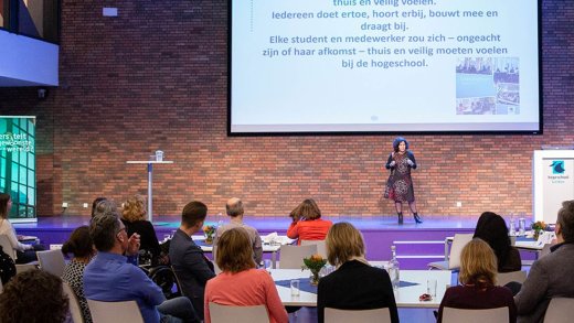 foto van de presentatie van Saniye Çelik