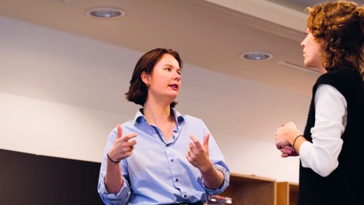 Twee vrouwen in gesprek