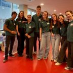 studenten van beeldende therapie, muziektherapie, spraak-en dramatherapie die voorlichting geven in studiejaar 2025-2026