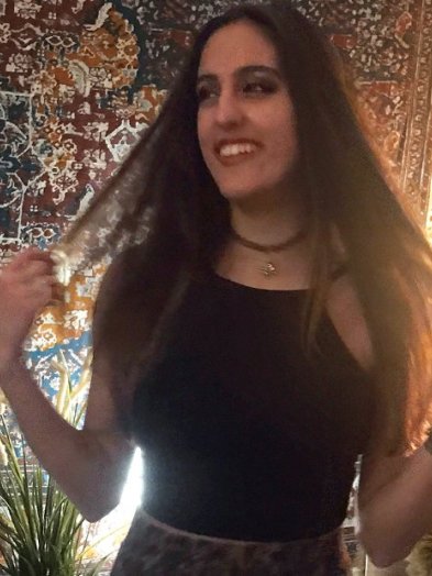 Studente Behazin in haar studentenkamer