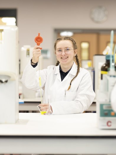 Pearl is oud-mbo'er en volgt nu de hbo-opleiding Chemie.