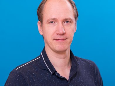 Portret van Tom Groot Kormelink bij opleiding Bio-informatica Hogeschool Leiden