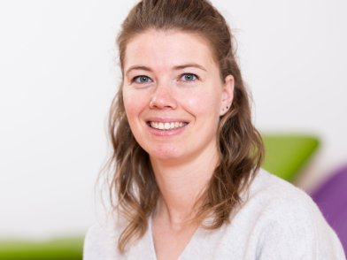 Portretfoto van docent Christa van Roessel