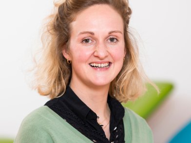 Portretfoto van docent Emma Alkemade