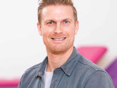 Portretfoto van docent Erik Weijsenfeld