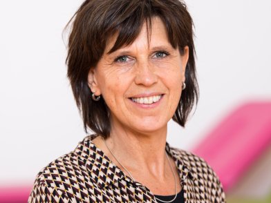 Portretfoto van docent Gina Kemper