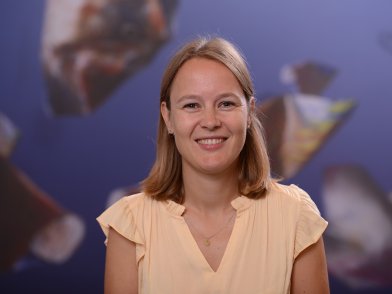 portret-Dana-kijkt-lachend
