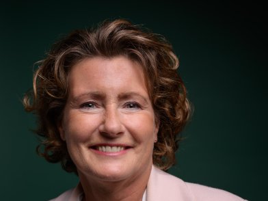 Portretfoto van lid van het College van Bestuur van Hogeschool Leiden Angelien Sanderman