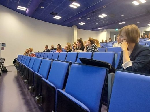 Publiek van een presentatie gegeven op de studiemiddag