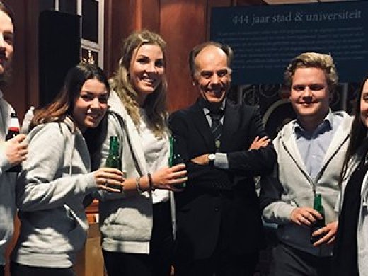Foto van Nikki met de studentenraad