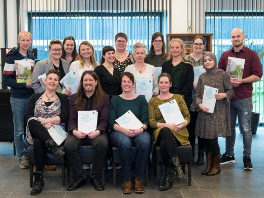 Groepsfoto van de nieuwe Pathologist’s Assistants met hun certificaten