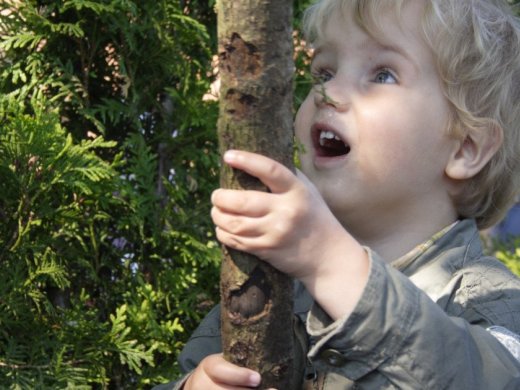 foto van jongetje in de natuur
