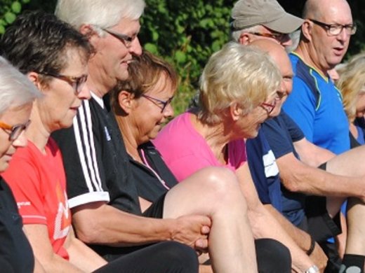 foto van ouderen in beweging