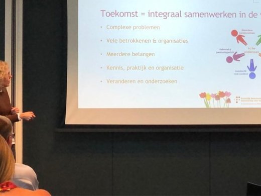 Een foto van een presentatie die werd gegeven op de dag van de fysiotherapeut