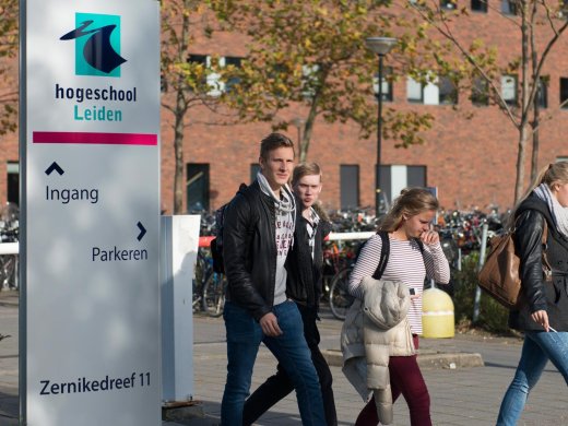 foto van studenten buiten