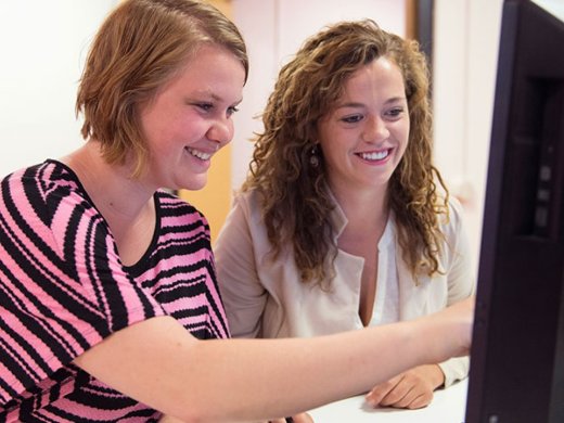Twee studenten Communicatie van Hogeschool Leiden