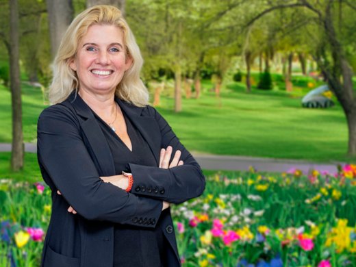 Afbeelding van Vera van Waardenburg, de nieuwe directeur van de Faculteit SW&TP