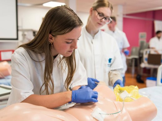 Eerstejaarsstudenten van de opleiding Verpleegkunde van Hogeschool Leiden