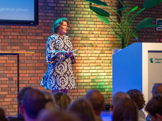 Bestuursvoorzitter Angelien Sanderman tijdens de opening studiejaar