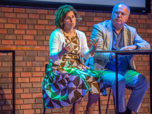 Lector Diversiteit & Inclusie Saniye Çelik en waarnemend burgemeester van Leiden Peter van der Velden