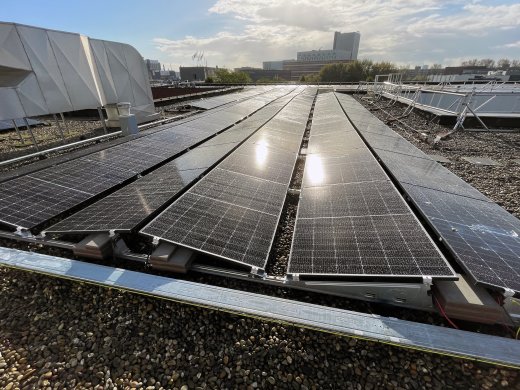 Zonnepanelen op het gebouw van Hogeschool Leiden