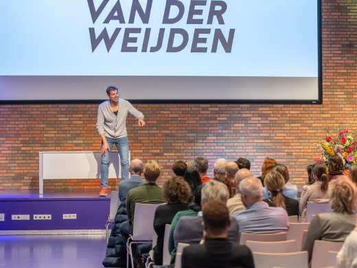 Keynote spreker Maarten van der Weijden tijdens het Onderwijs & Onderzoekfestival.