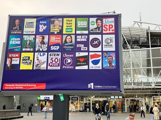 Bord voor Tweede Kamerverkiezingen in Leiden.