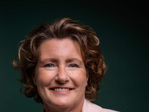 Portretfoto van lid van het College van Bestuur van Hogeschool Leiden Angelien Sanderman
