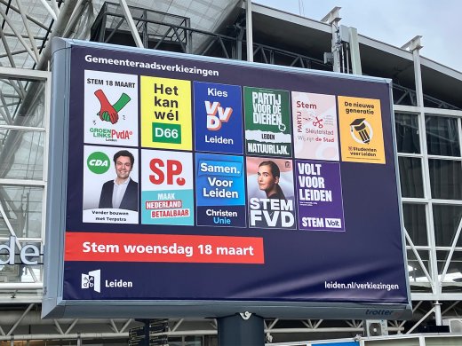 Bord voor de gemeenteraadsverkiezingen op 18 maart 2026.
