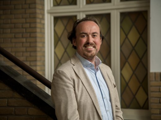 Portretfoto van Wouter Modderkolk. Fotograaf: Michel Verdooren