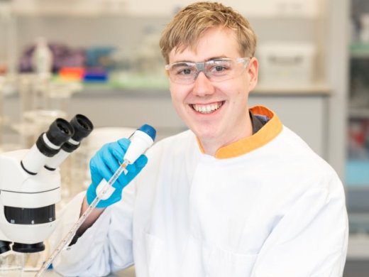 Foto van Iljo op het lab