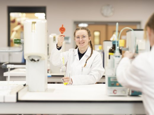 Pearl is oud-mbo'er en volgt nu de hbo-opleiding Chemie.