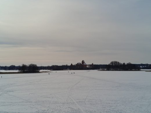 IJs meer voor kasteel Luke in Litouwen