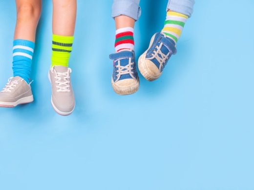 Move eerstelijnszorg bungelende schoentjes met sokken