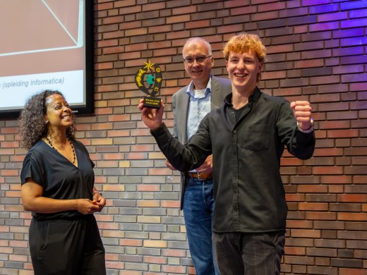 Vico ontvangt de award voor beste presentatie