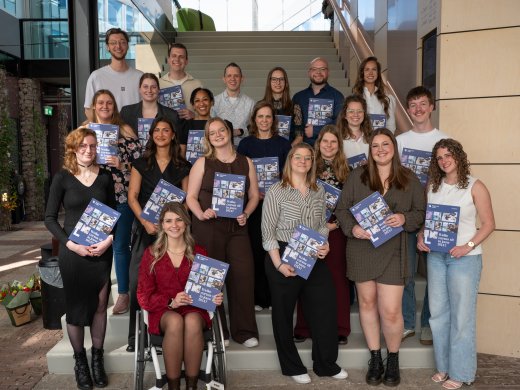 Groepsfoto certificaatuitreiking