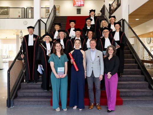 Docent-onderzoeker Dinja van der Veen na het verdedigen van haar proefschrift.