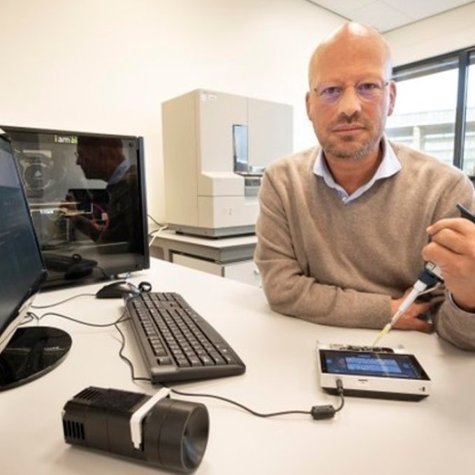 Foto van Arjen in het lab