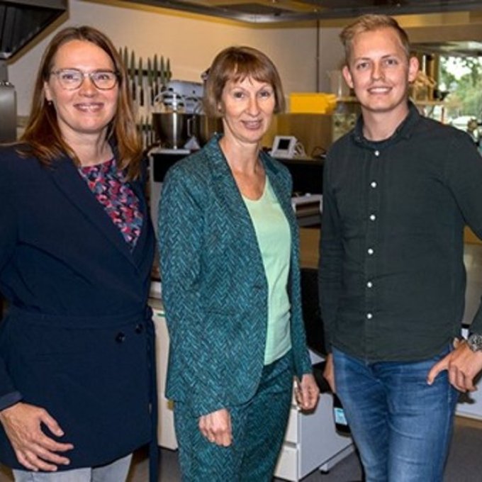Foto van Astrid Heikema, Annasiet Siebenga en Wouter Kleijbeuker.