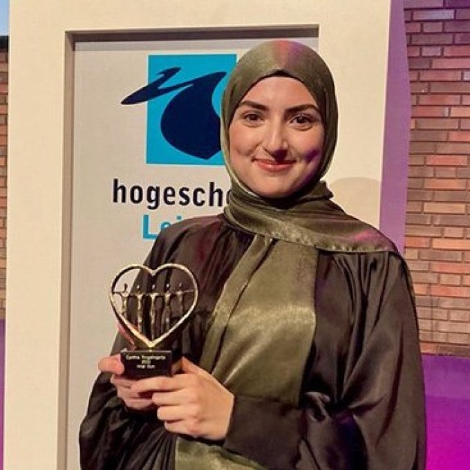 Foto van Cynthia met de ringelingprijs