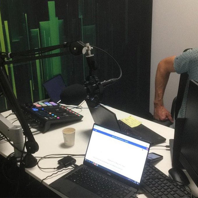 Rob van Gijlswijk en Bart Baa in de radio studio