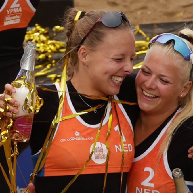 Katja en haar partner Raïsa na een overwinning