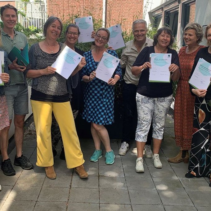 Eerste deelnemers cursus Train de Trainer Muziek Spel ontvangen hun certificaat