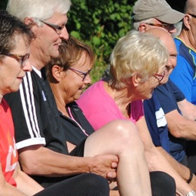 foto van ouderen in beweging